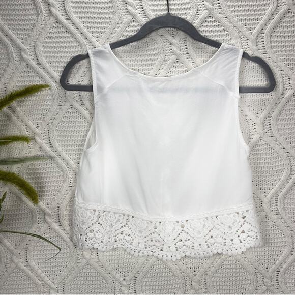 Timing Embroidered Women's Crop Top Lace Hem Sleeveless Shirt White M. - Picture 2 of 4
